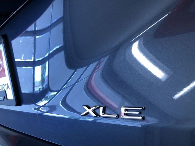 Used 2020 Toyota Avalon XLE FWD image 16