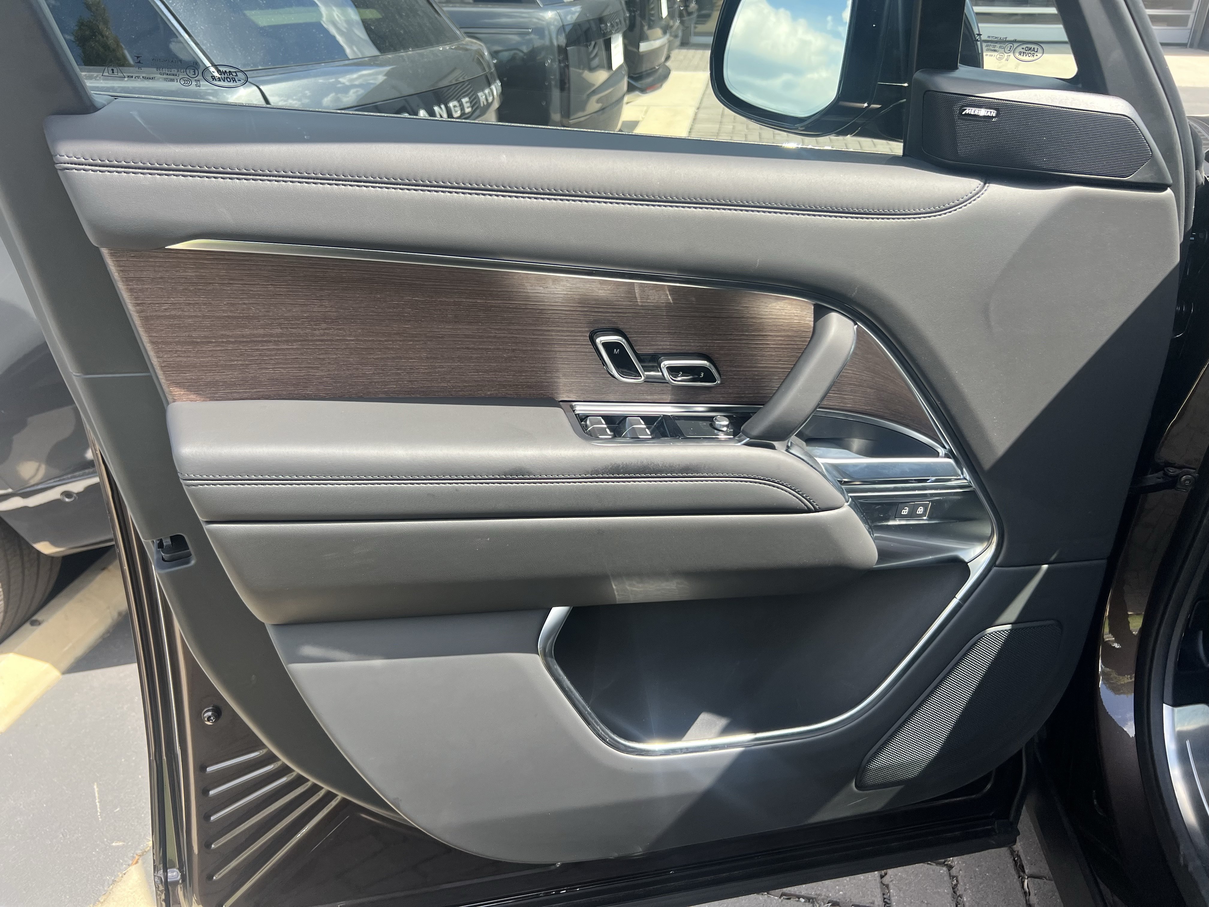 Certified 2026 Land Rover Range Rover SE AWD/4WD image 14