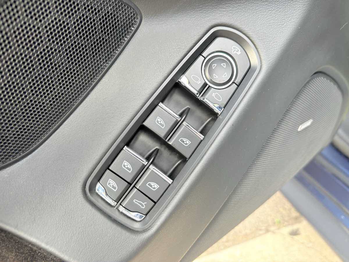 Used 2010 Porsche Panamera Turbo AWD/4WD image 12