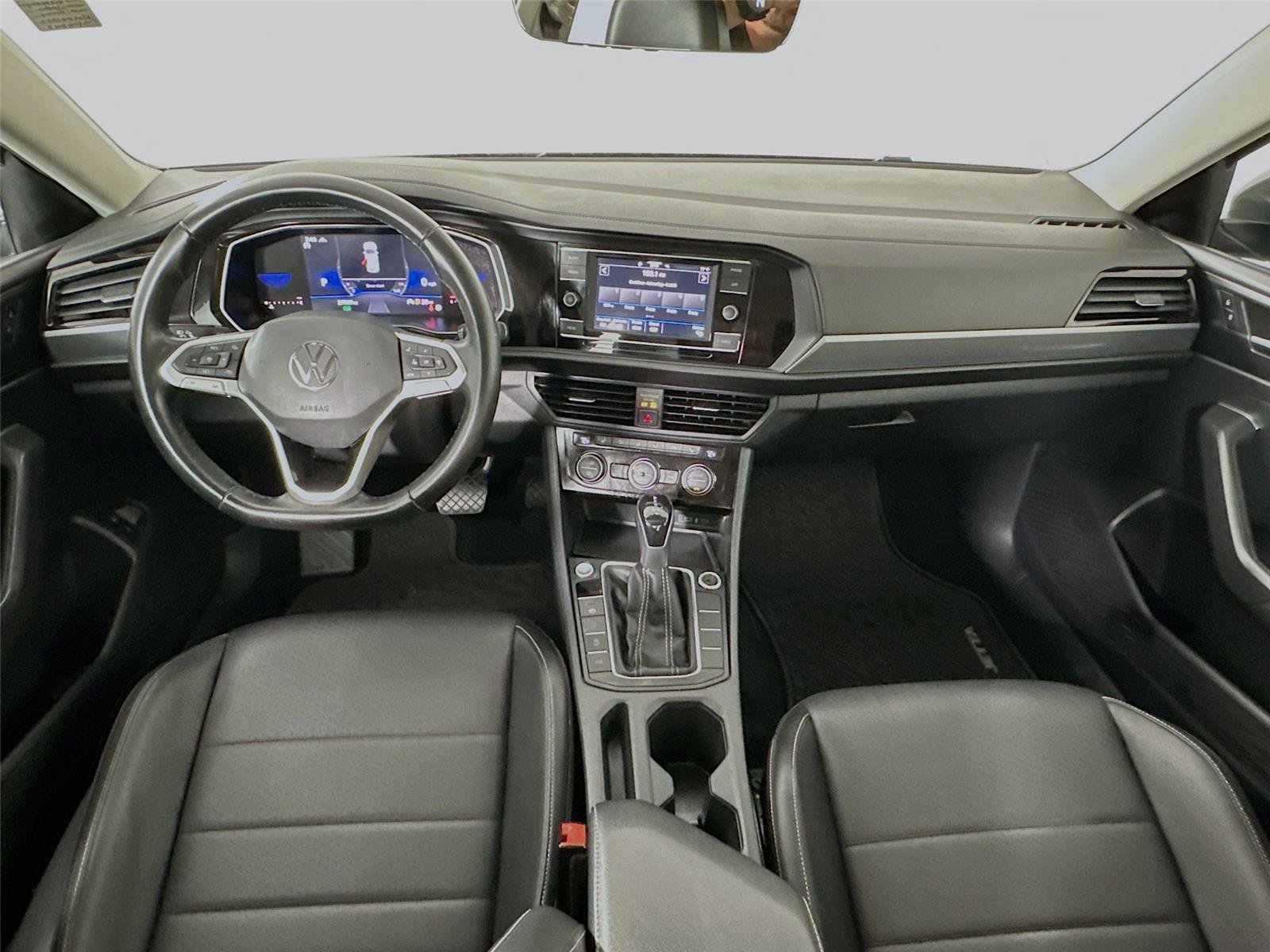 Used 2022 Volkswagen Jetta SE w/ Panoramic Sunroof Package FWD image 31