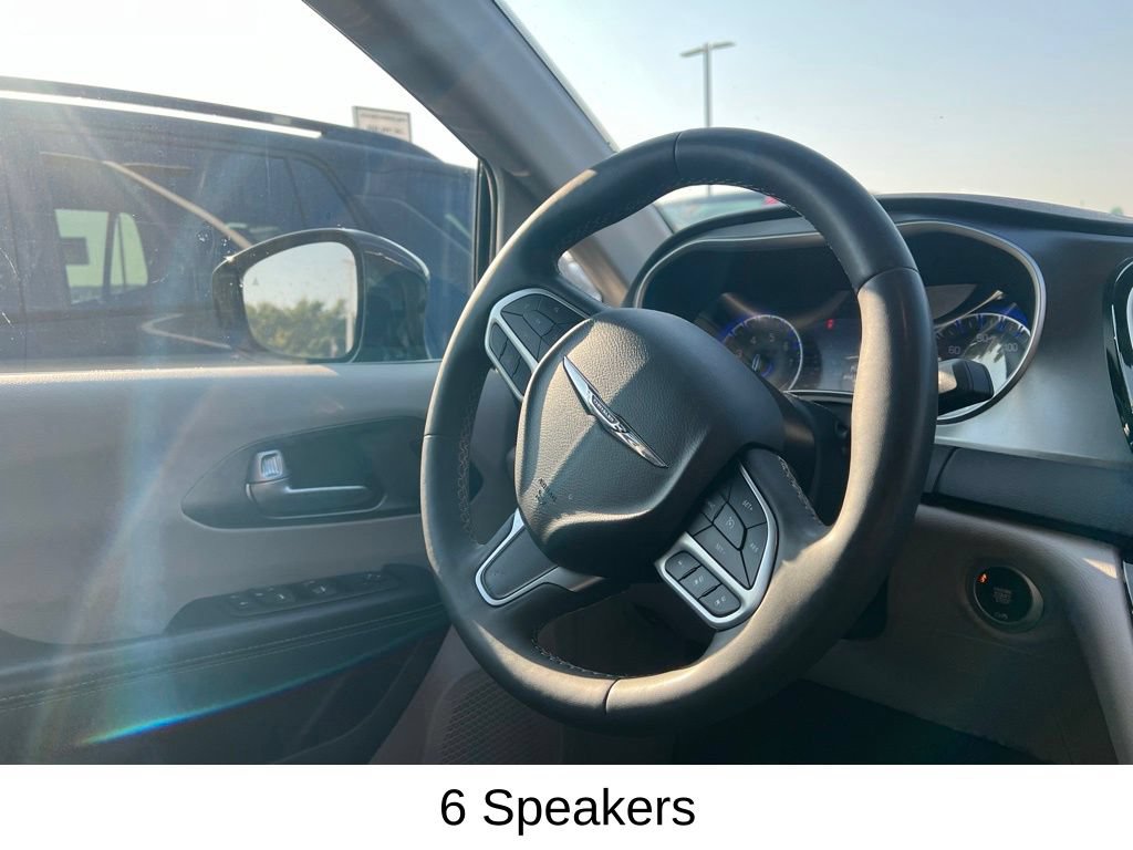 Used 2024 Chrysler Pacifica Touring-L FWD image 13
