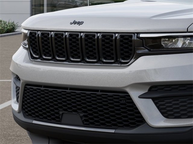 New 2025 Jeep Grand Cherokee Altitude image 11