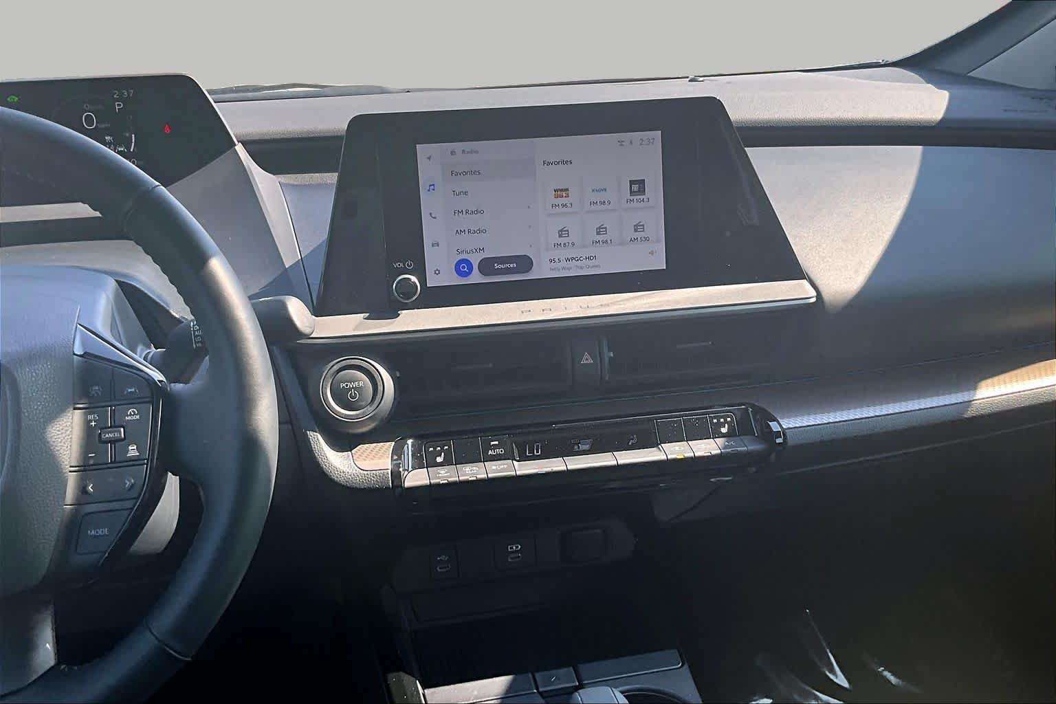 Used 2024 Toyota Prius XLE FWD image 7