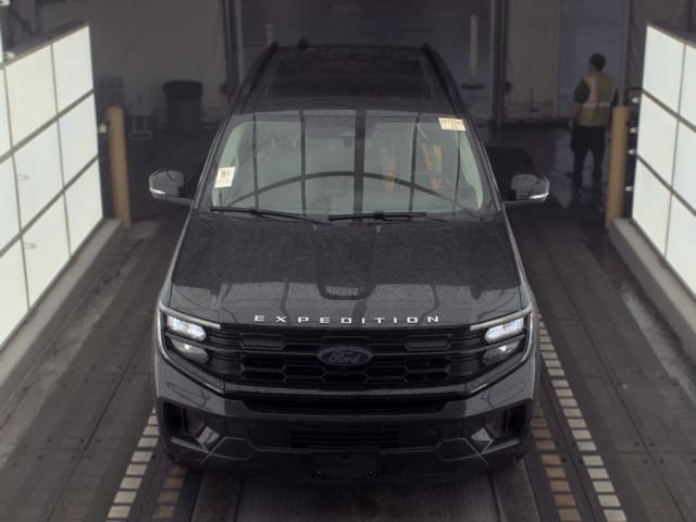 Used 2025 Ford Expedition Active AWD/4WD image 5