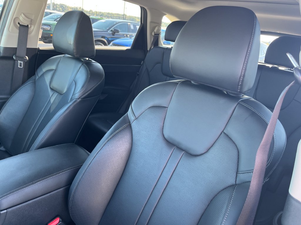 Used 2025 Kia Sorento S w/ Panoramic Sunroof Package FWD image 12