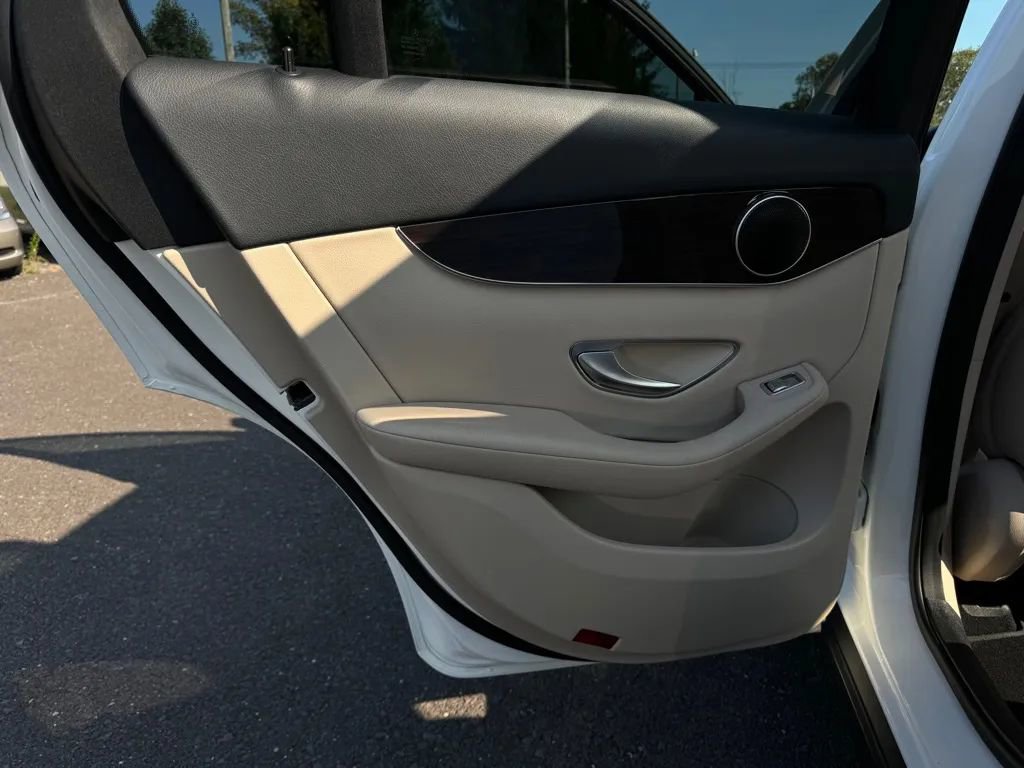 Used 2017 Mercedes-Benz GLC 300 4MATIC image 19