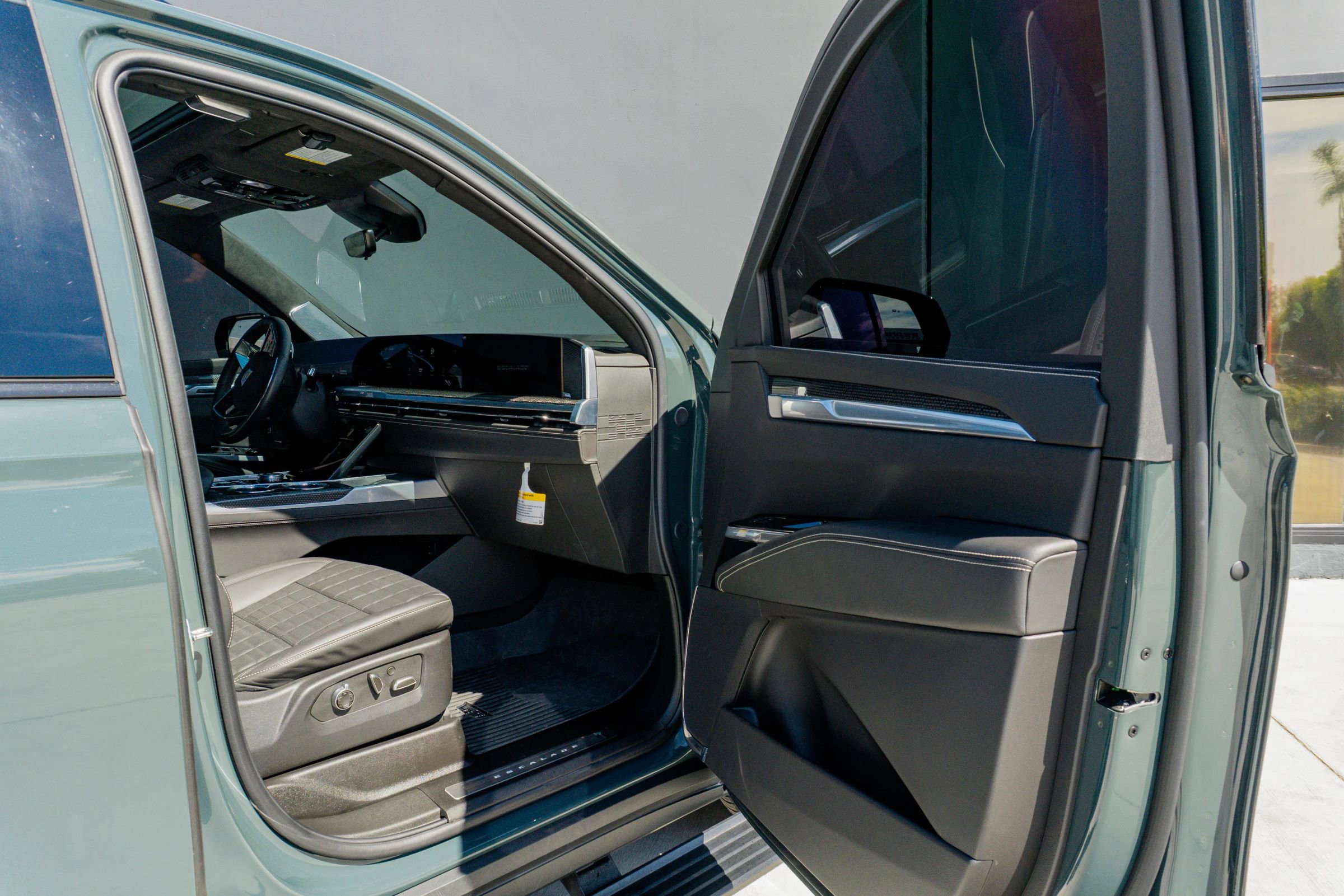 Used 2025 Cadillac Escalade V w/ LPO, ONYX Package AWD/4WD image 64