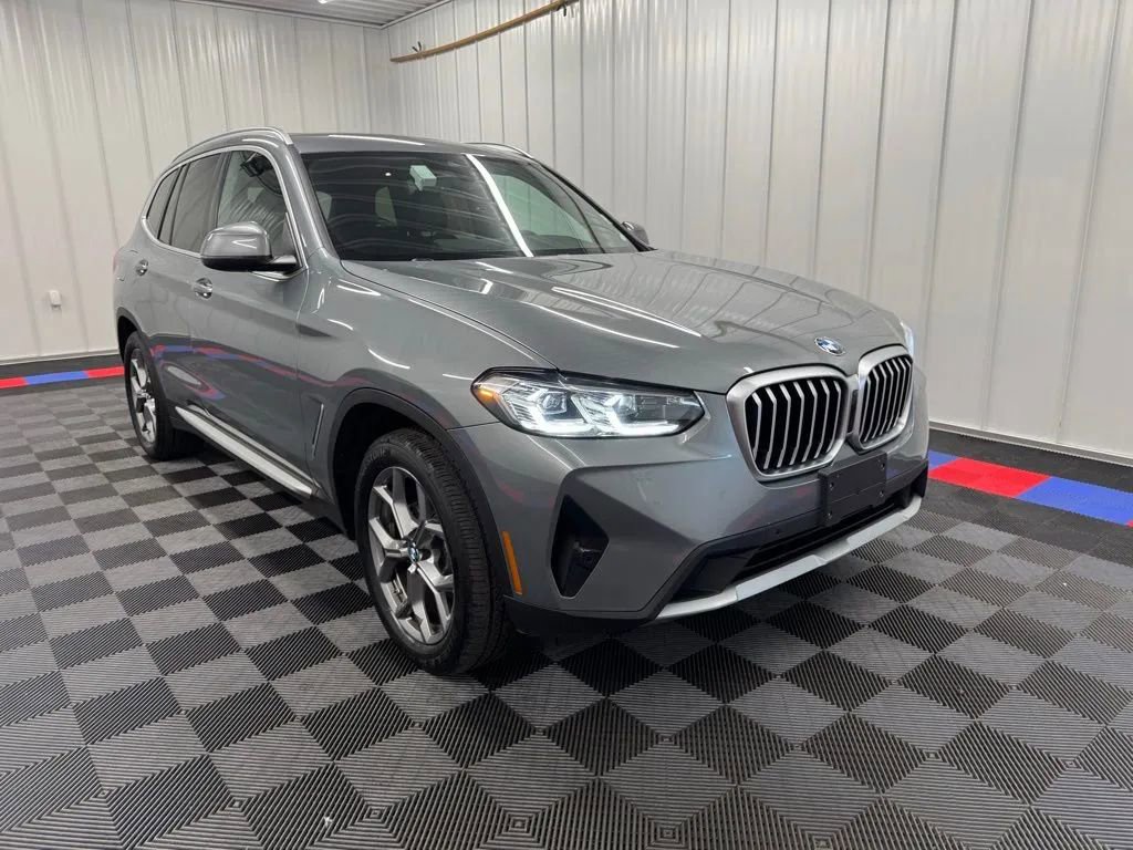 Used 2024 BMW X3 xDrive30i image 2