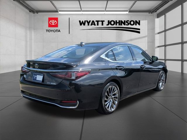 Used 2024 Lexus ES 300h Ultra Luxury w/ Accessory Package (Z2) FWD image 37