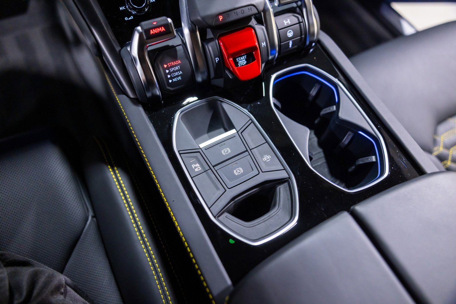 Used 2022 Lamborghini Urus AWD/4WD image 44