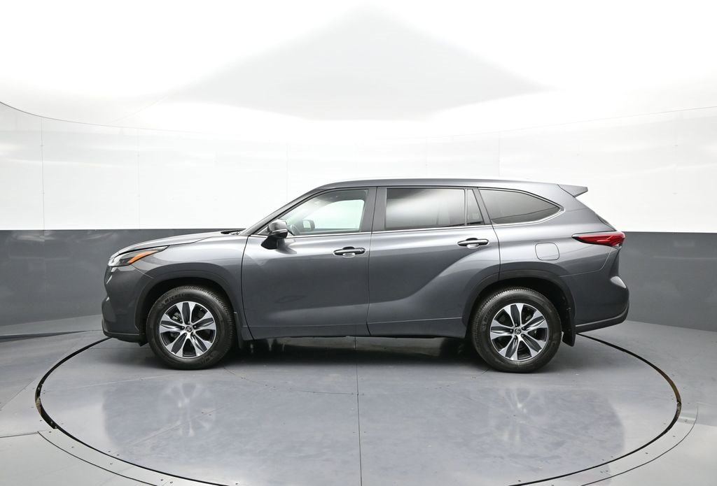 Certified 2023 Toyota Highlander XLE image 9