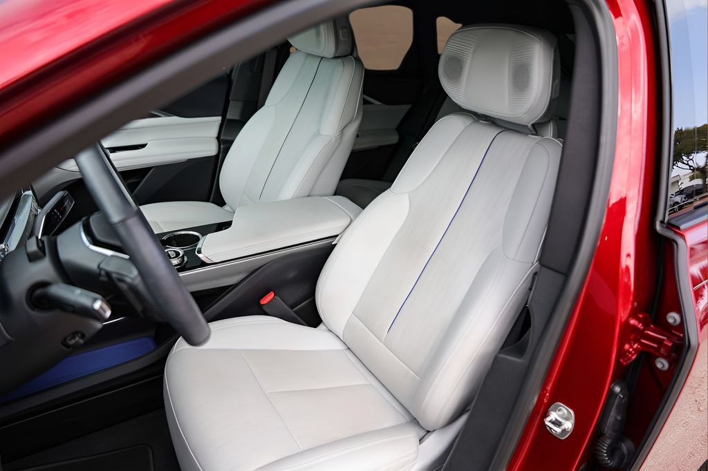 Certified 2024 Cadillac Lyriq Luxury RWD image 7