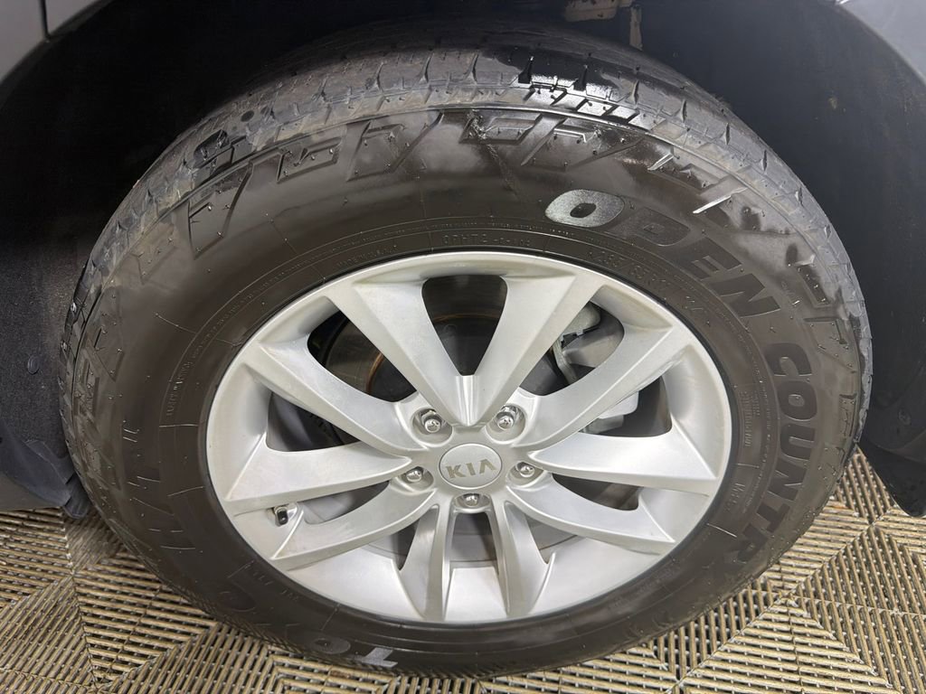 Used 2018 Kia Sorento FWD image 19