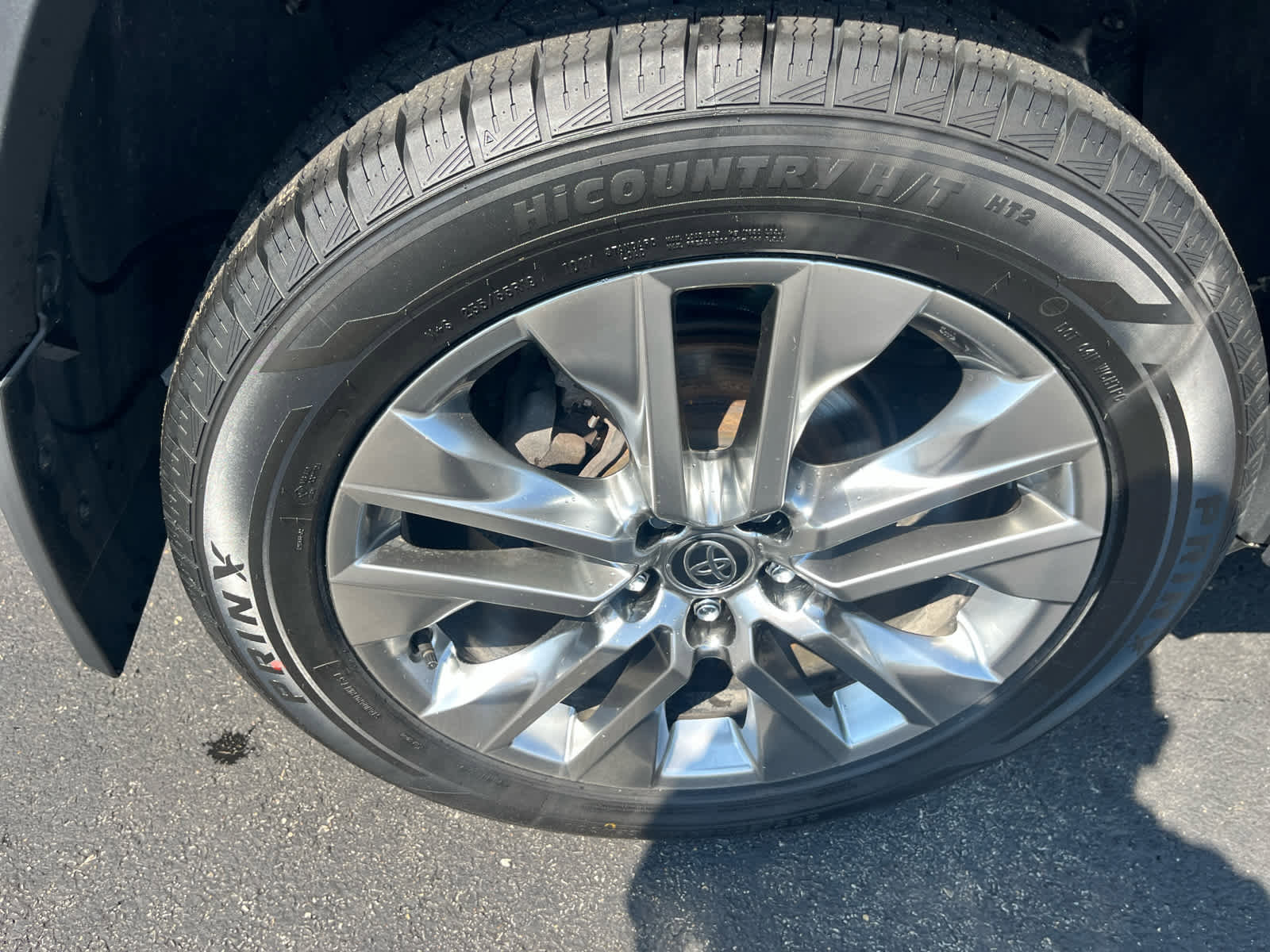 Used 2021 Toyota RAV4 XLE Premium image 16