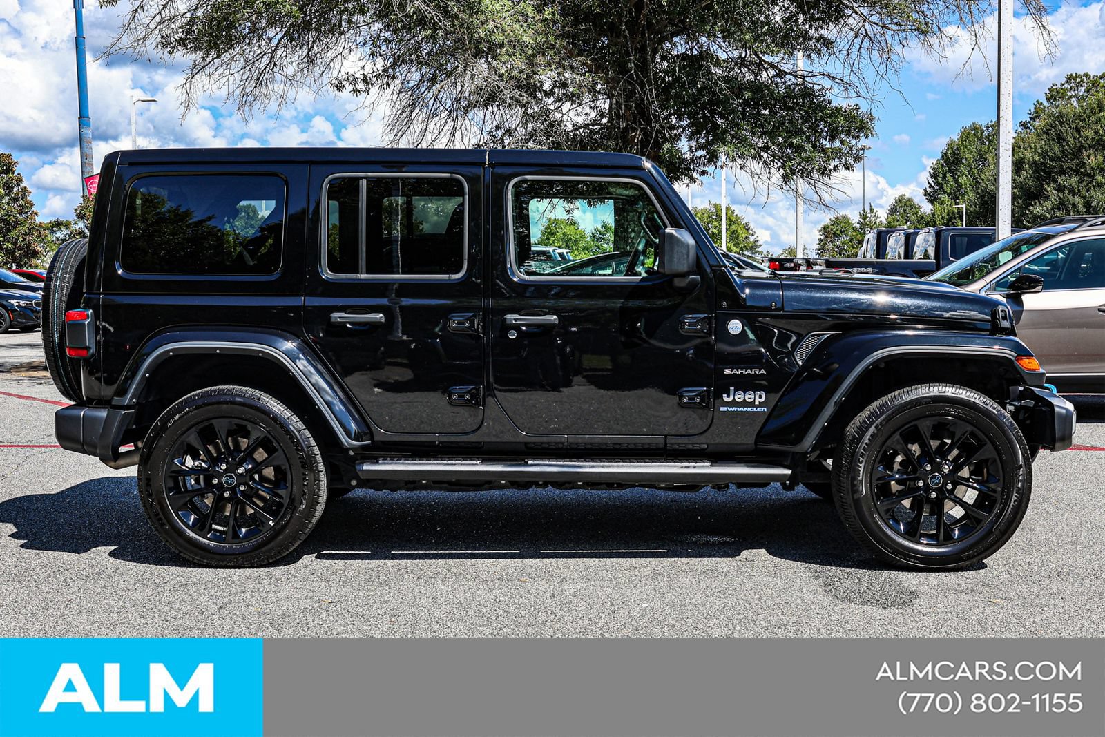 Used 2024 Jeep Wrangler Unlimited Sahara AWD/4WD image 10