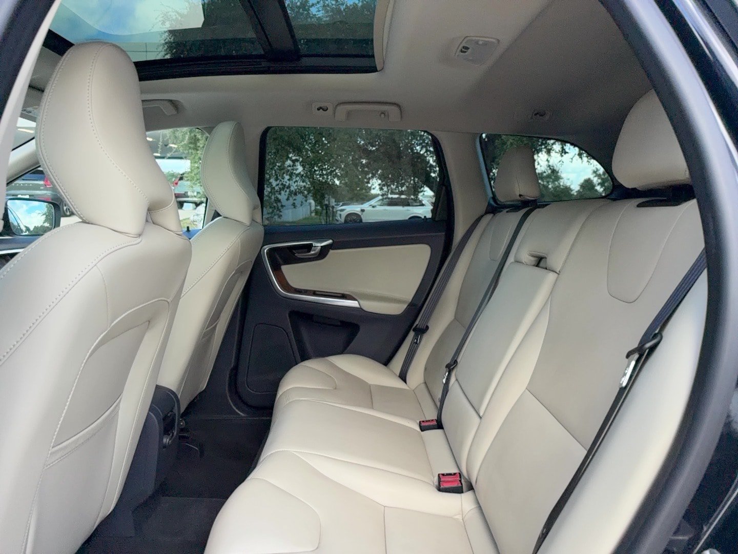 Used 2017 Volvo XC60 T6 Inscription w/ Climate Package AWD/4WD image 15