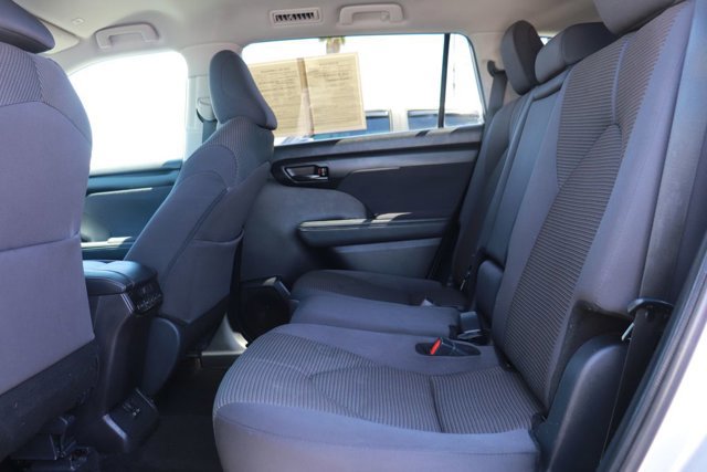 Used 2025 Toyota Highlander LE image 14