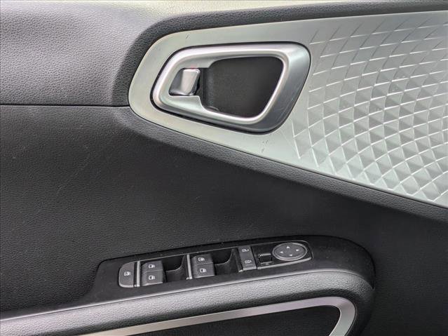 Used 2020 Kia Soul LX image 16