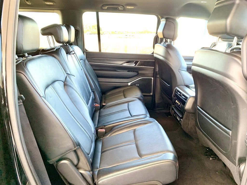 Used 2024 Jeep Wagoneer Series II w/ Flexible Seating Group AWD/4WD image 28