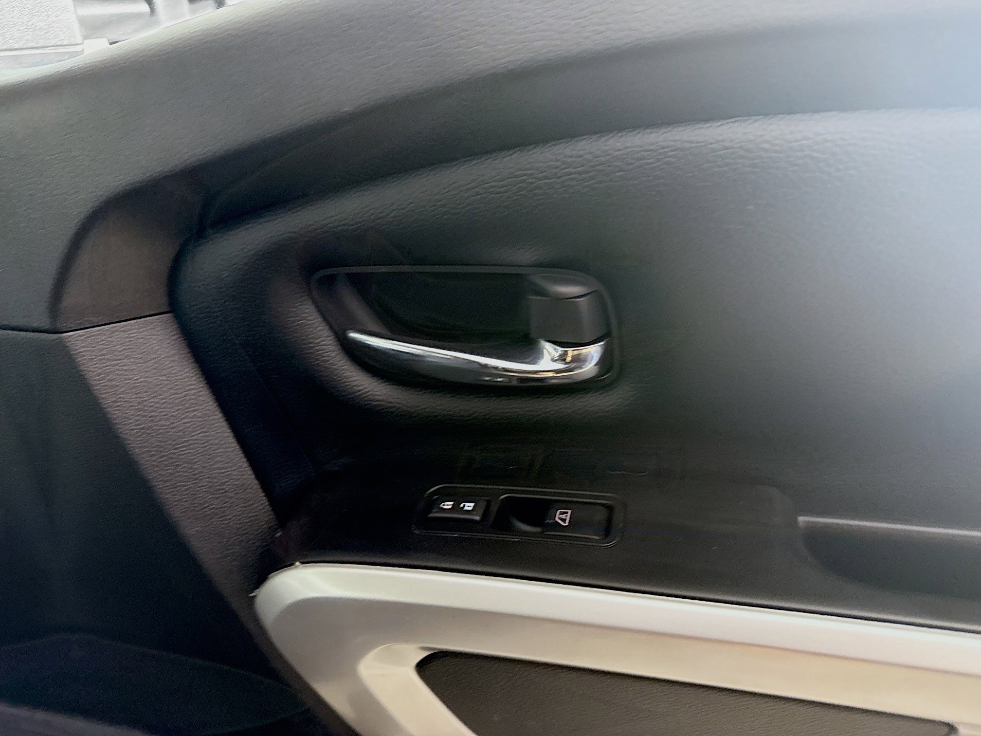 Used 2024 Nissan Titan SV w/ SV Convenience Package image 31