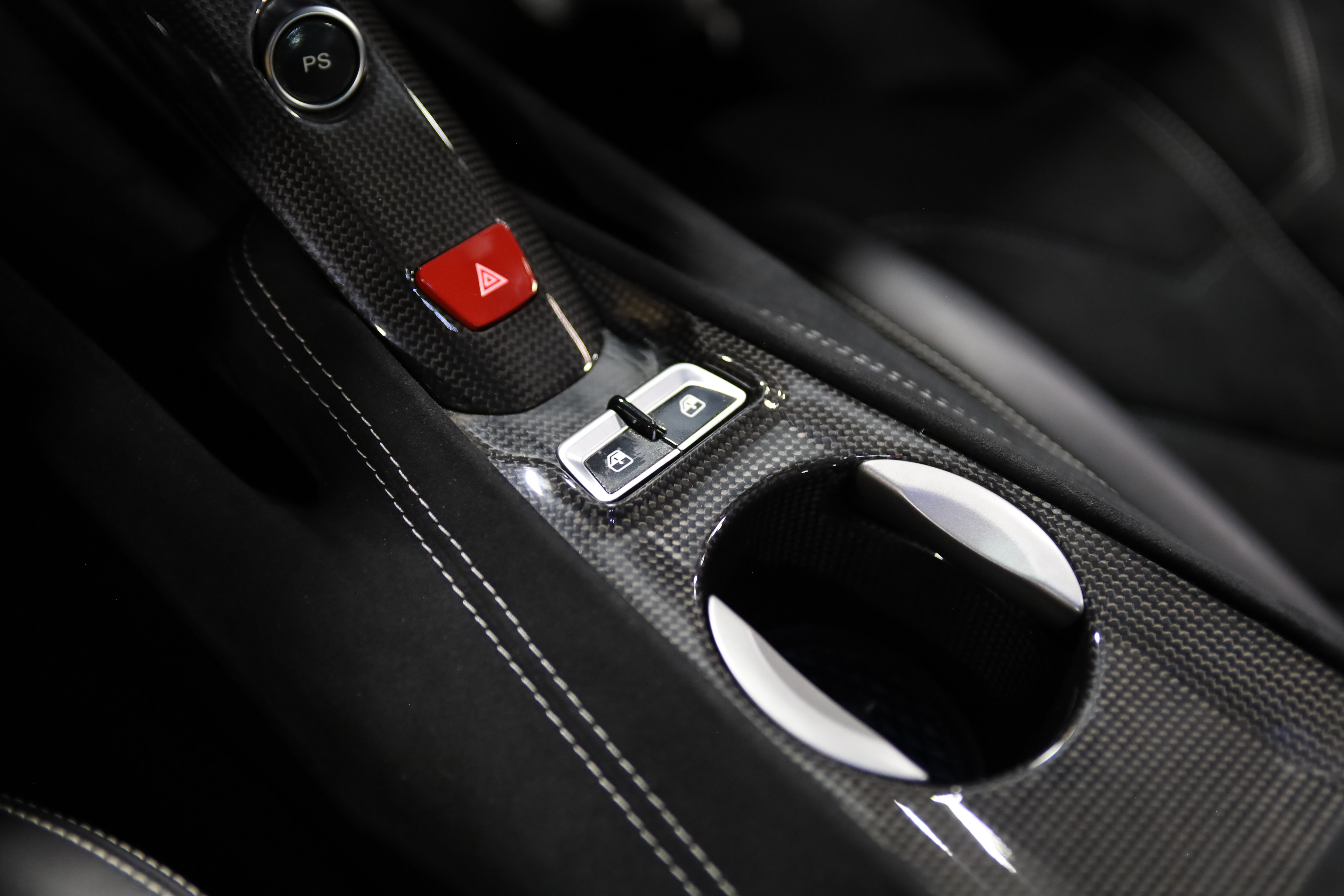 Used 2015 Ferrari F12 Berlinetta RWD image 33
