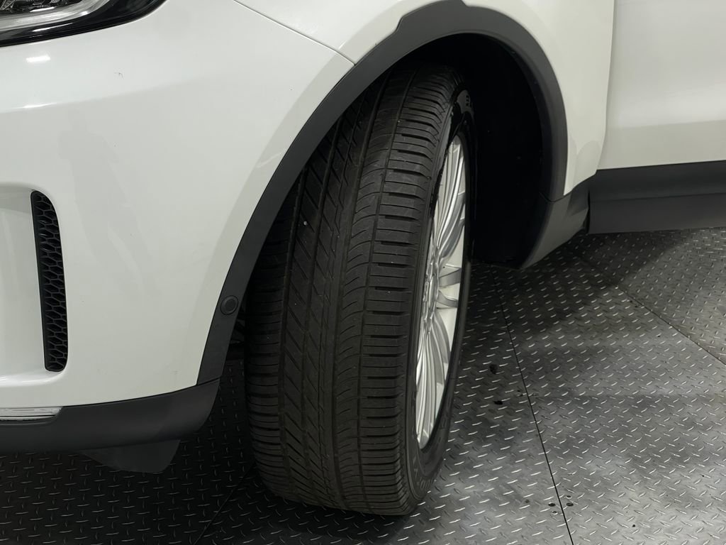 Used 2018 Land Rover Discovery HSE image 39