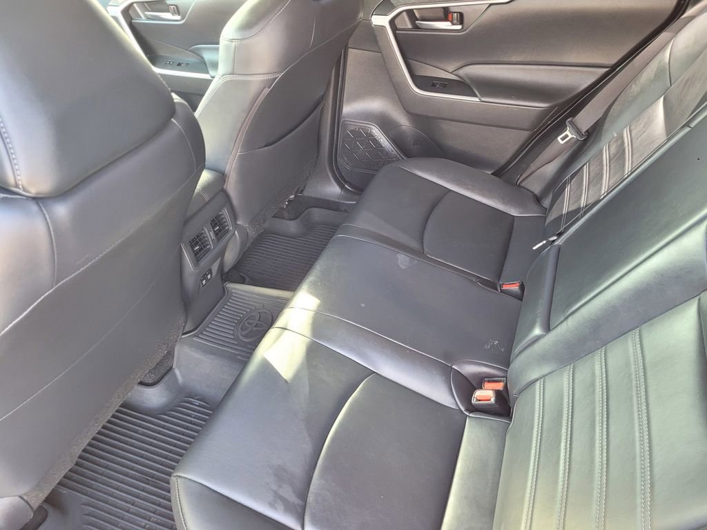 Used 2020 Toyota RAV4 XLE Premium image 11
