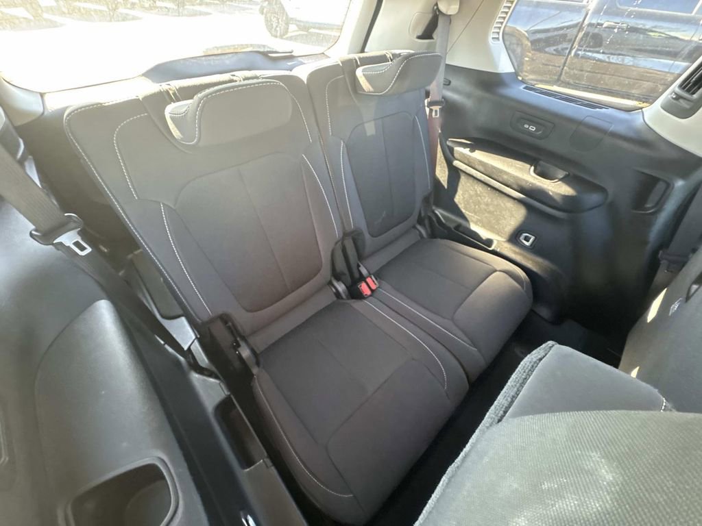 Used 2023 Jeep Grand Cherokee L Laredo w/ Luxury Tech Group I image 17