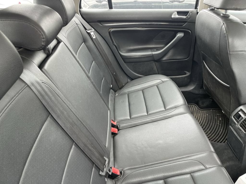 Used 2011 Volkswagen Jetta TDI FWD image 9