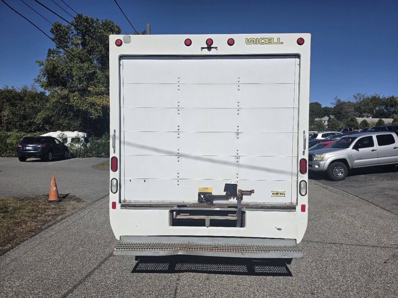 Used 2018 GMC Savana 4500 w/ Driver Convenience Package RWD image 7