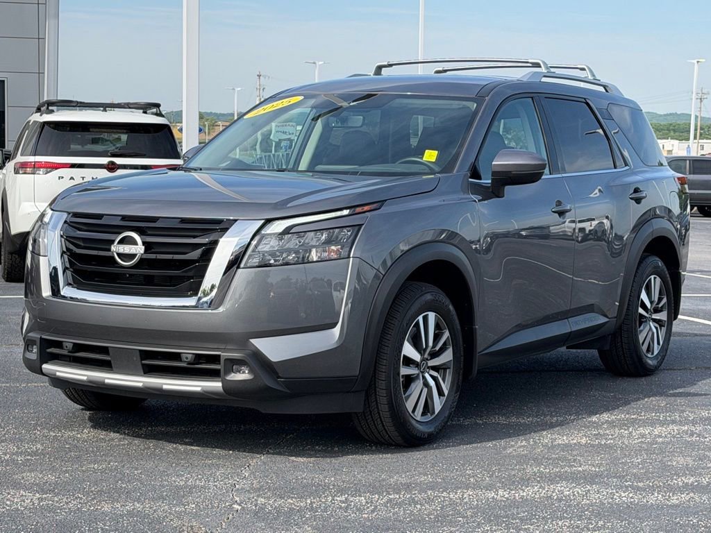 Used 2025 Nissan Pathfinder SL w/ Cargo Package FWD image 9