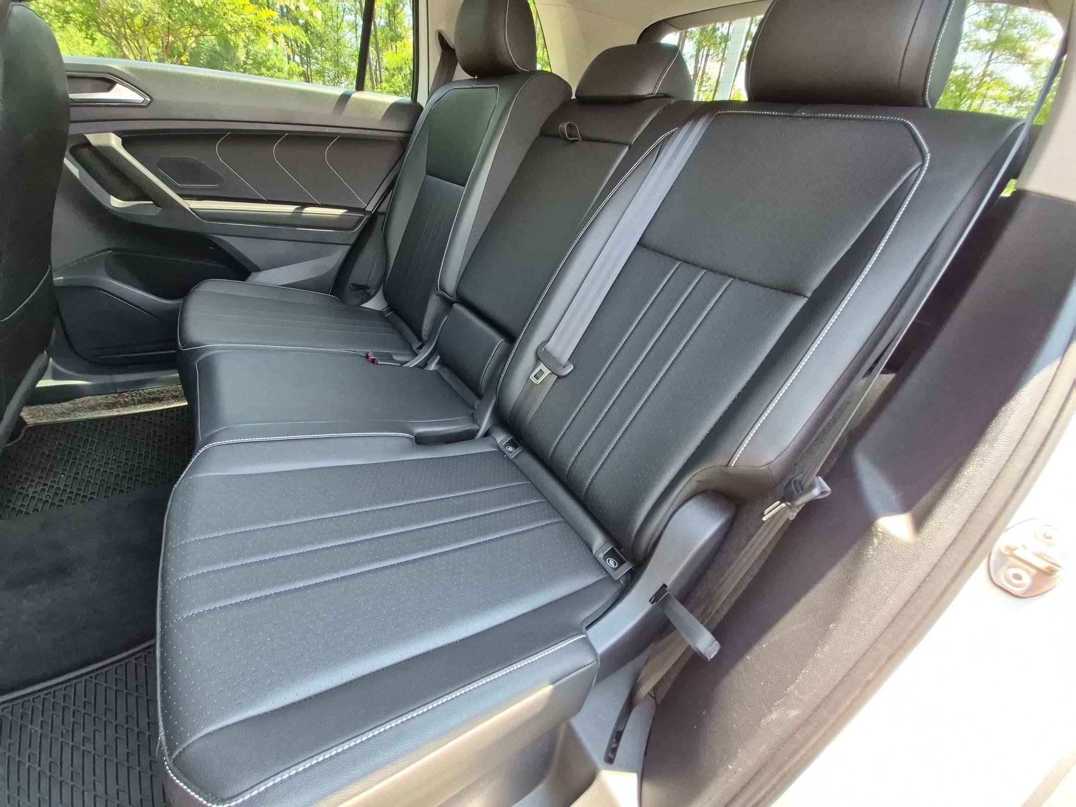 Used 2022 Volkswagen Tiguan SE AWD/4WD image 29
