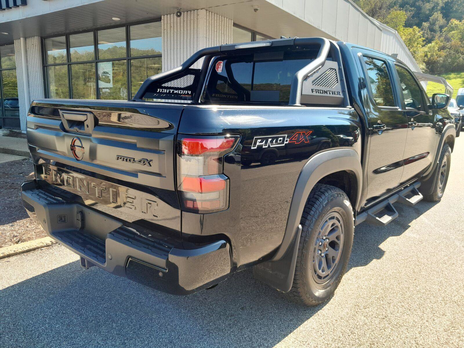 Used 2025 Nissan Frontier PRO-4X w/ Pro Premium Package AWD/4WD image 8