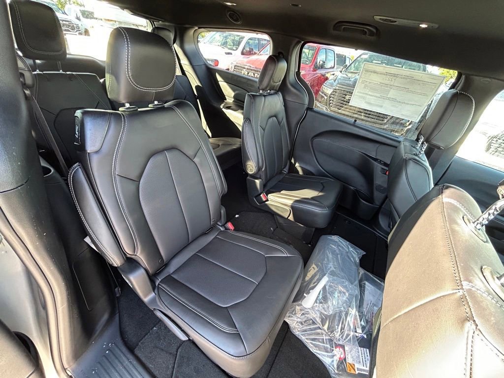 New 2026 Chrysler Pacifica Select image 27