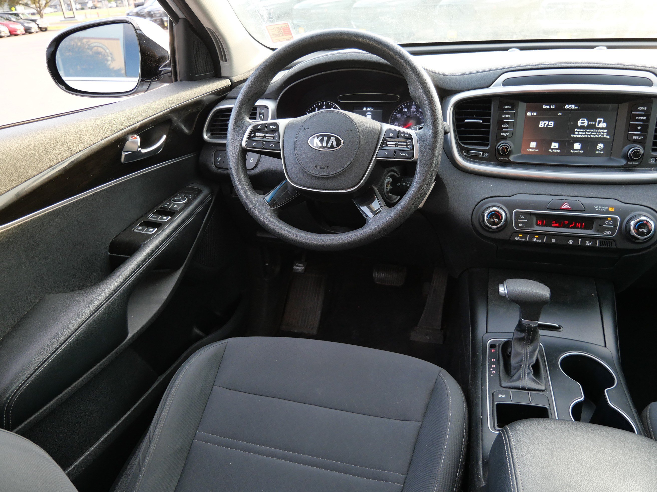 Used 2019 Kia Sorento FWD V6 image 9