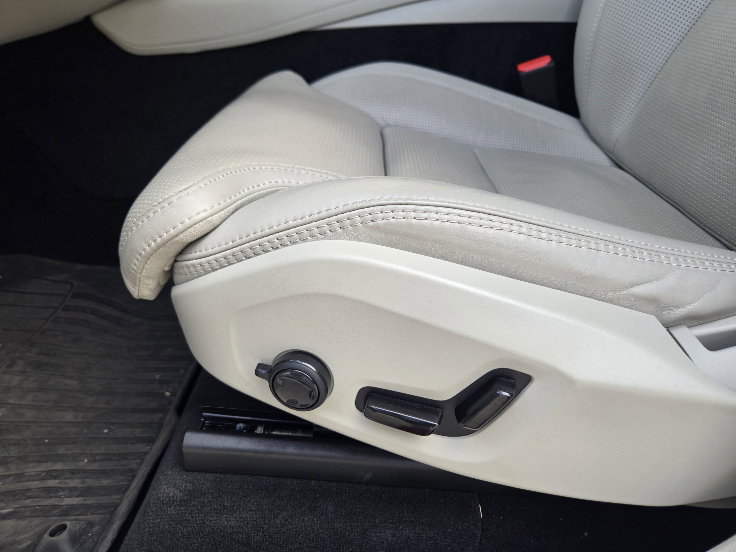 Certified 2025 Volvo XC90 B6 Ultra w/ Protection Package Premier AWD/4WD image 23