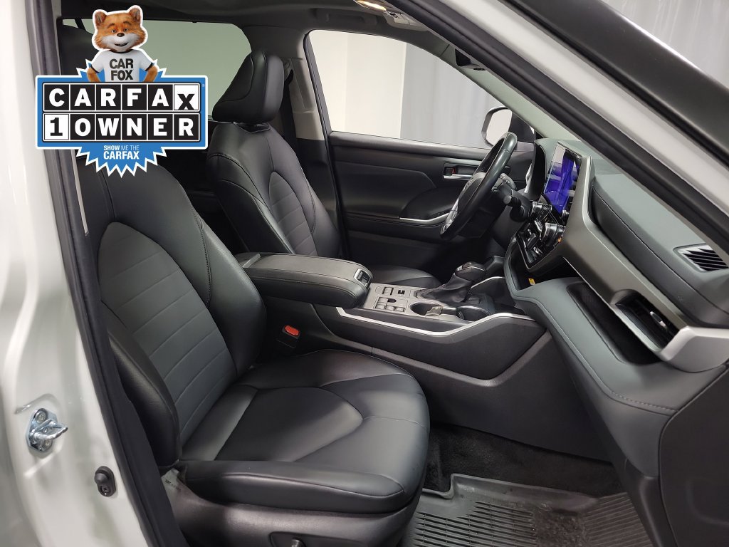 Used 2025 Toyota Highlander XLE AWD/4WD image 30
