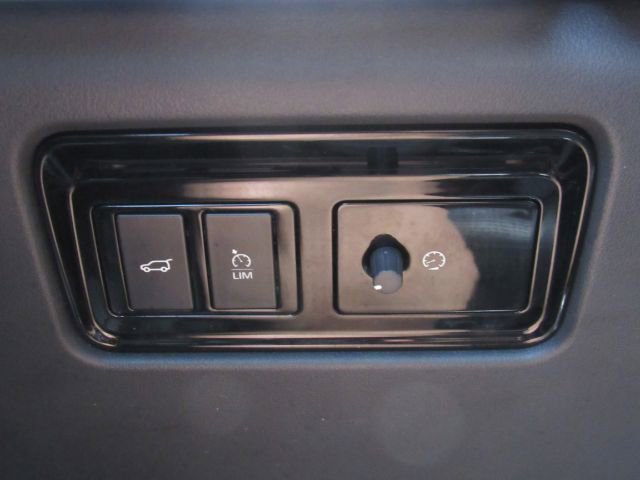 Used 2020 Jaguar F-PACE S image 39