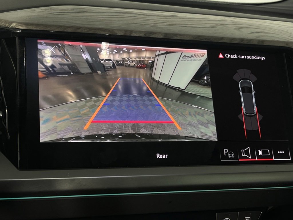 Used 2023 Audi Q4 e-tron Prestige image 32