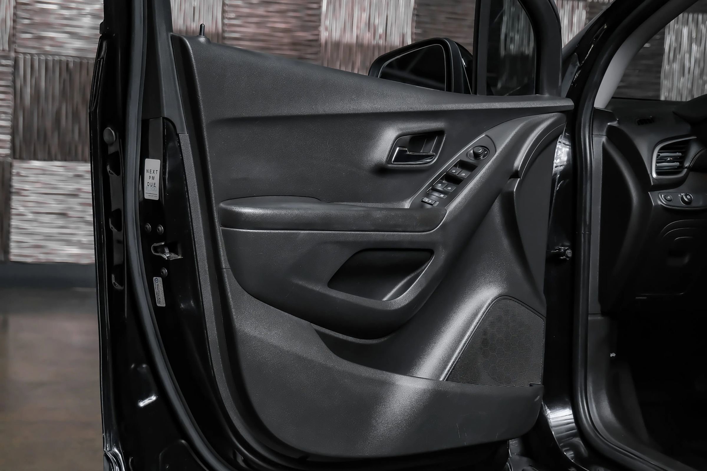 Used 2022 Chevrolet Trax LT w/ LT Convenience Package image 32