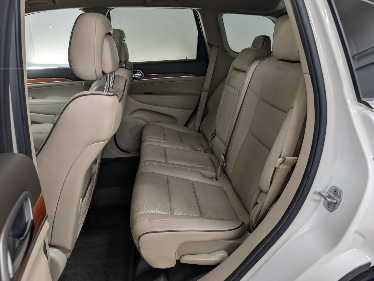 Used 2012 Jeep Grand Cherokee Overland w/ Mopar Chrome Edition Group AWD/4WD image 14