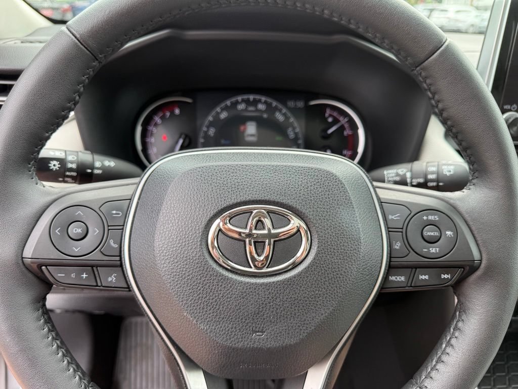 Certified 2023 Toyota RAV4 XLE Premium AWD/4WD image 36