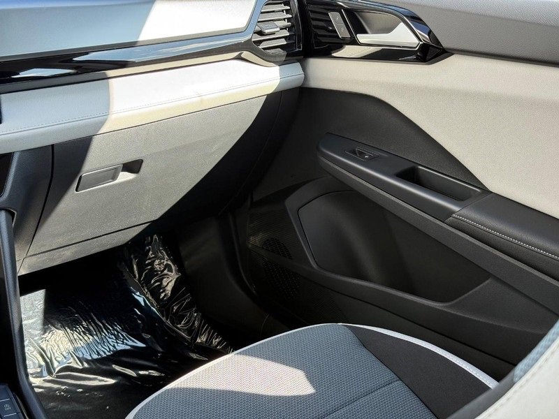 New 2025 Volkswagen Taos S image 10