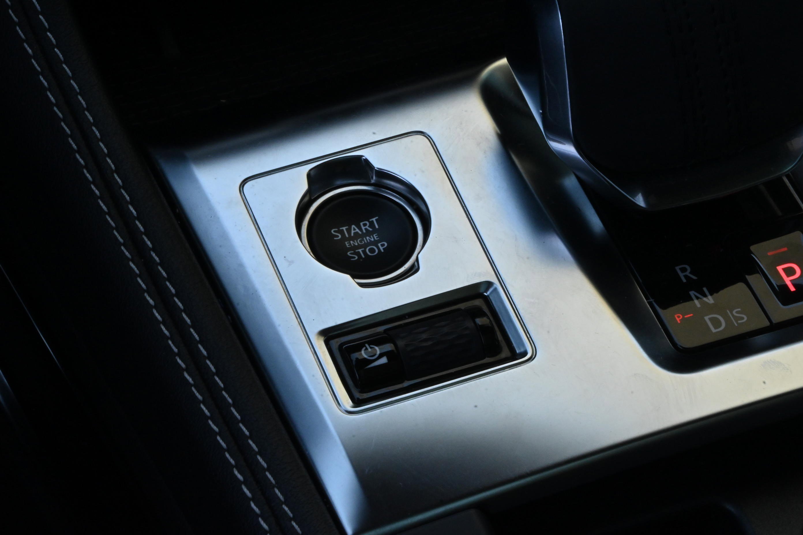 Used 2025 Jaguar F-PACE R-Dynamic S image 23