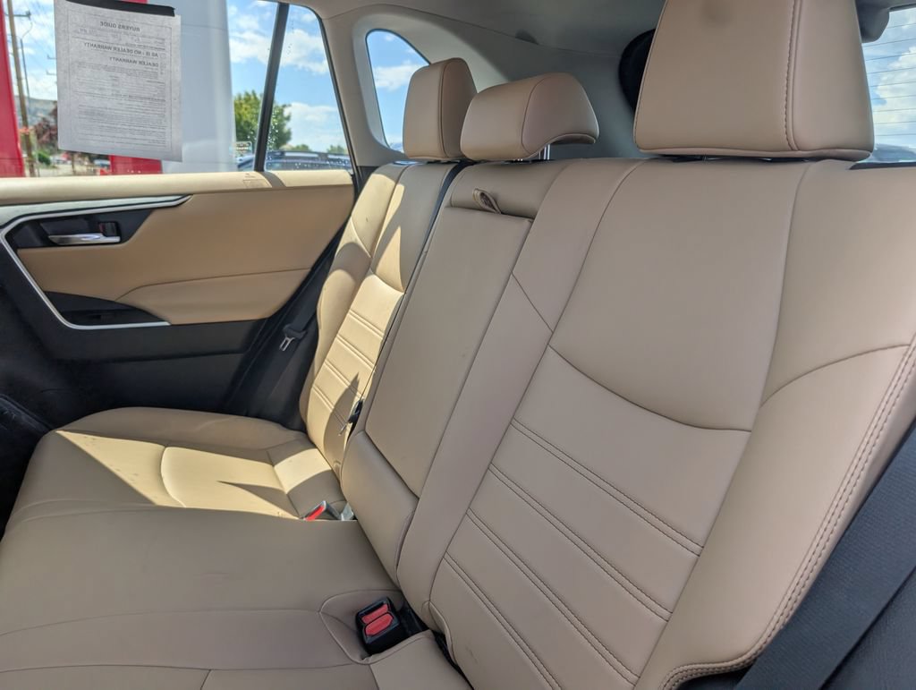 Used 2021 Toyota RAV4 XLE Premium AWD/4WD image 8