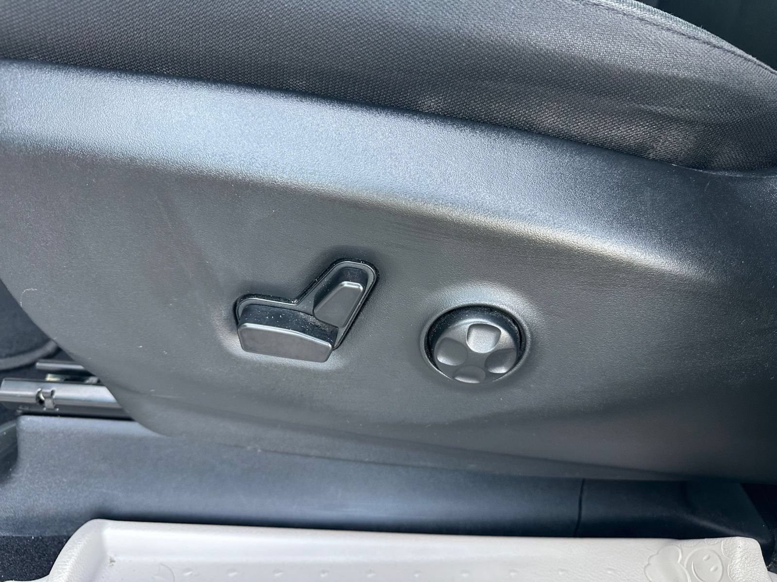 Used 2024 Chrysler Voyager LX FWD image 21