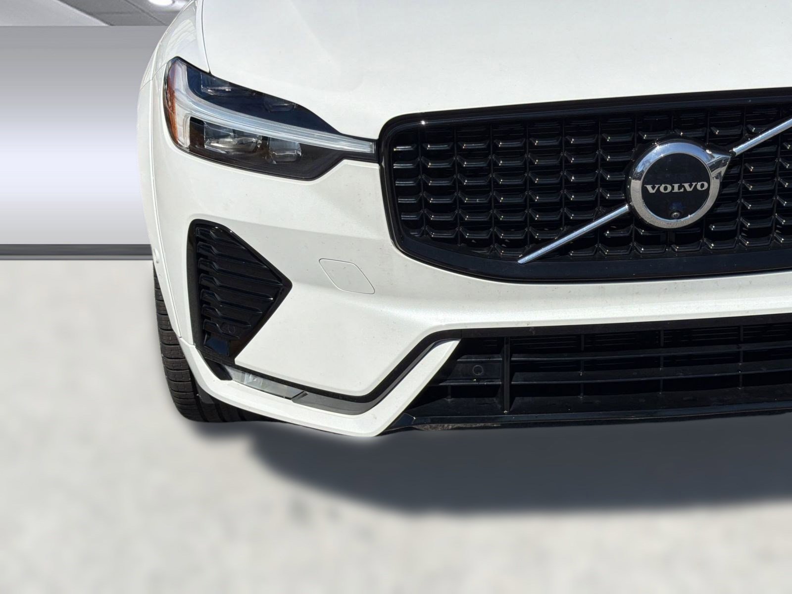 Certified 2024 Volvo XC60 B5 Ultimate w/ Protection Package Premier image 11