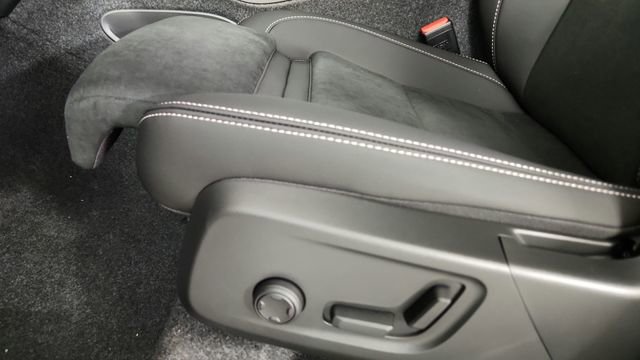 New 2026 Volvo XC40 B5 Ultra w/ Climate Package AWD/4WD image 14