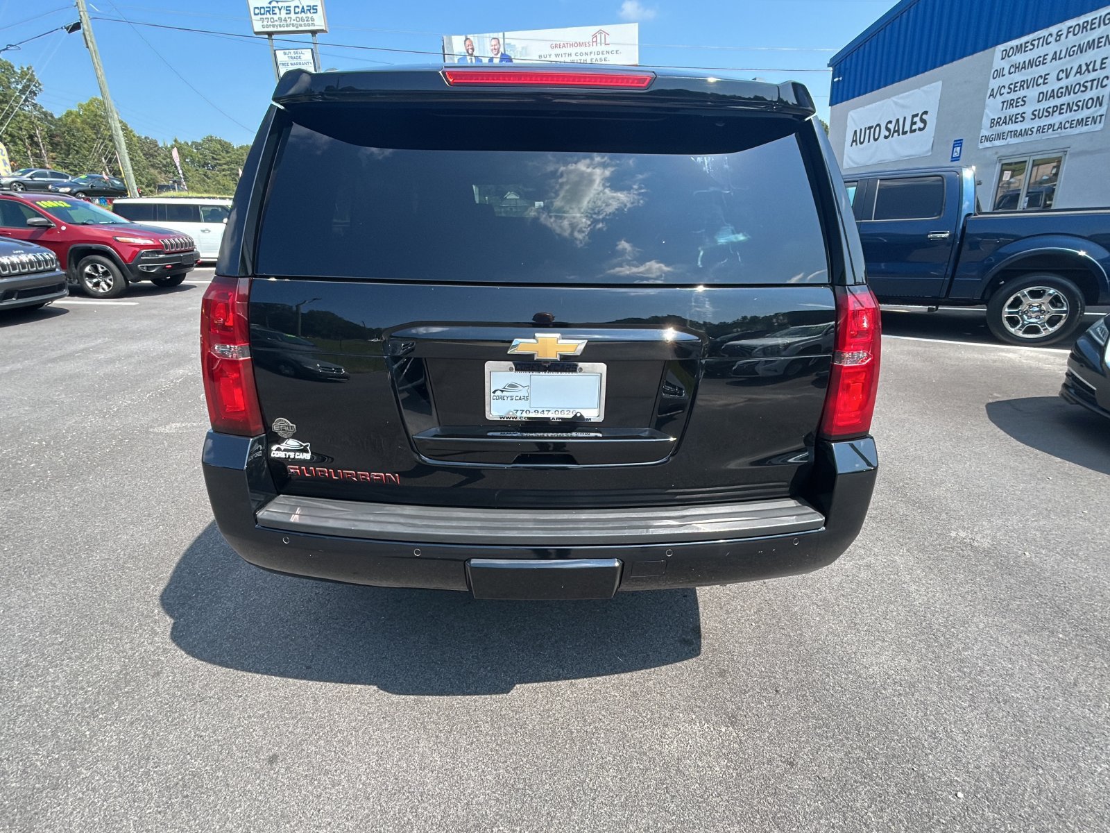 Used 2017 Chevrolet Suburban LT w/ Luxury Package RWD image 4