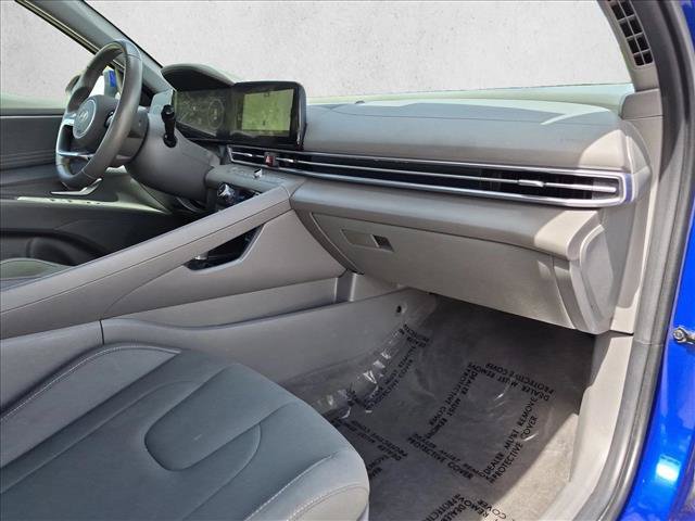 Used 2025 Hyundai Elantra SEL FWD image 23